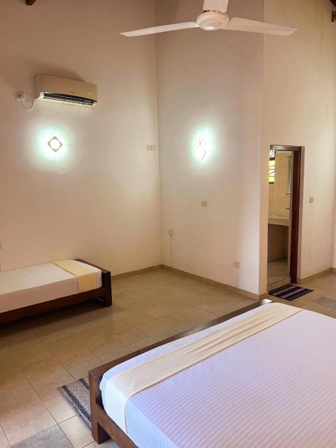 Hummus Hostel Hikkaduwa Exterior foto