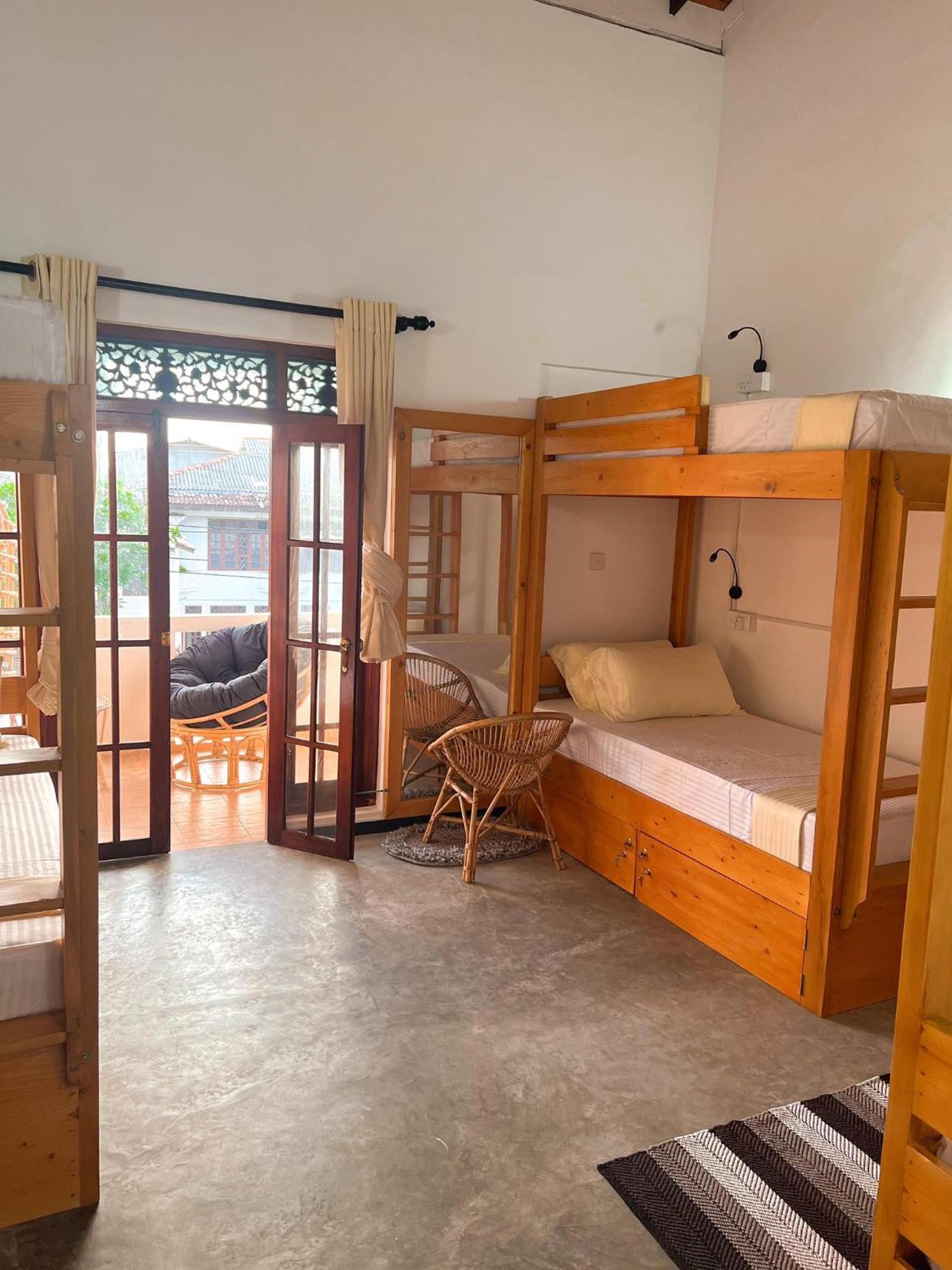 Hummus Hostel Hikkaduwa Exterior foto