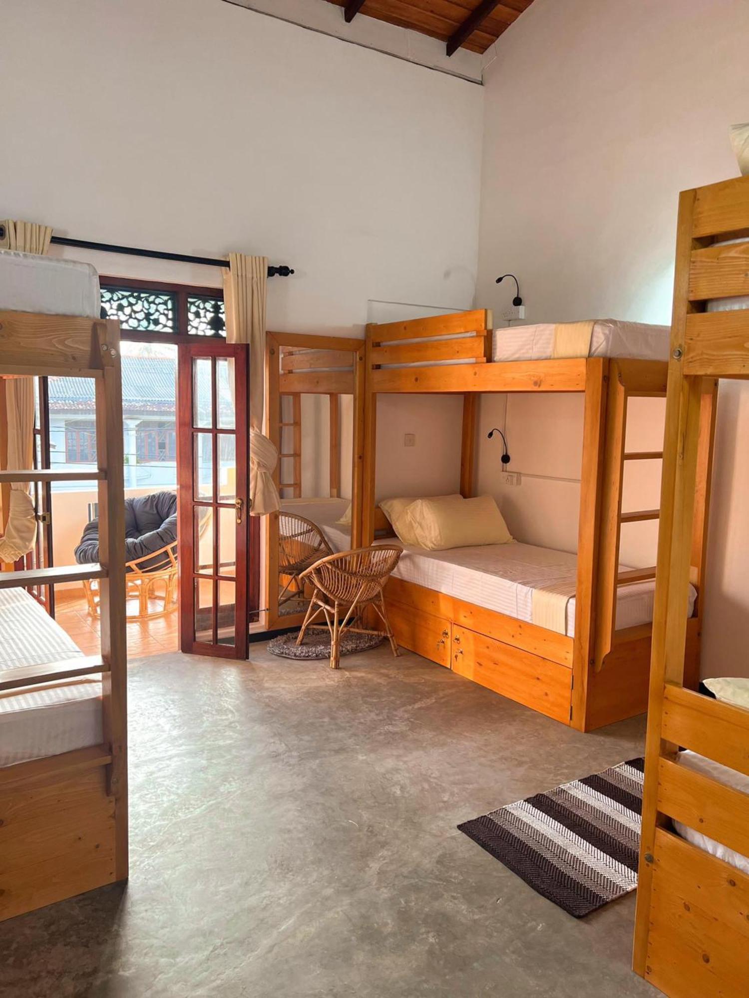 Hummus Hostel Hikkaduwa Exterior foto